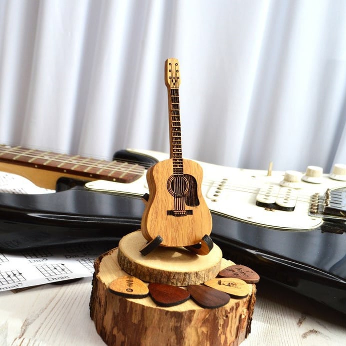 GuitarHolder™ - Gitarrenplektrenhalter +3 Gratis Plektren [Letzter Tag Rabatt]