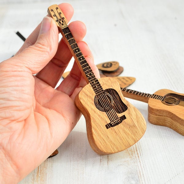 GuitarHolder™ - Gitarrenplektrenhalter +3 Gratis Plektren [Letzter Tag Rabatt]