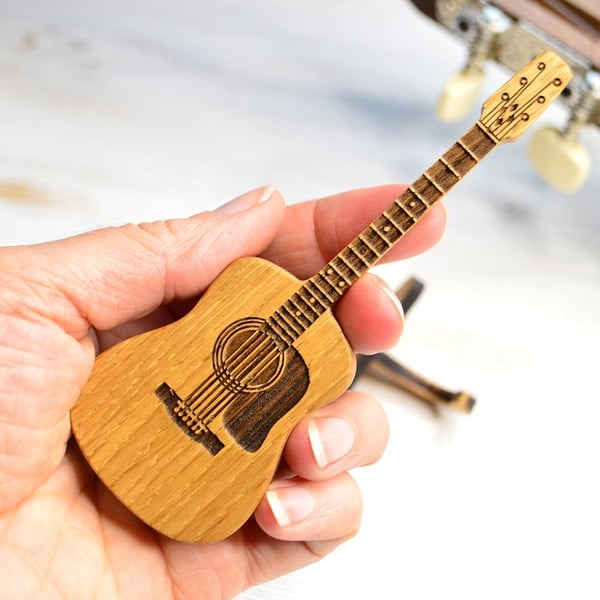GuitarHolder™ - Gitarrenplektrenhalter +3 Gratis Plektren [Letzter Tag Rabatt]