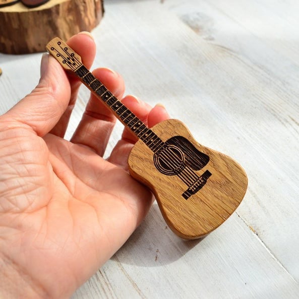 GuitarHolder™ - Gitarrenplektrenhalter +3 Gratis Plektren [Letzter Tag Rabatt]