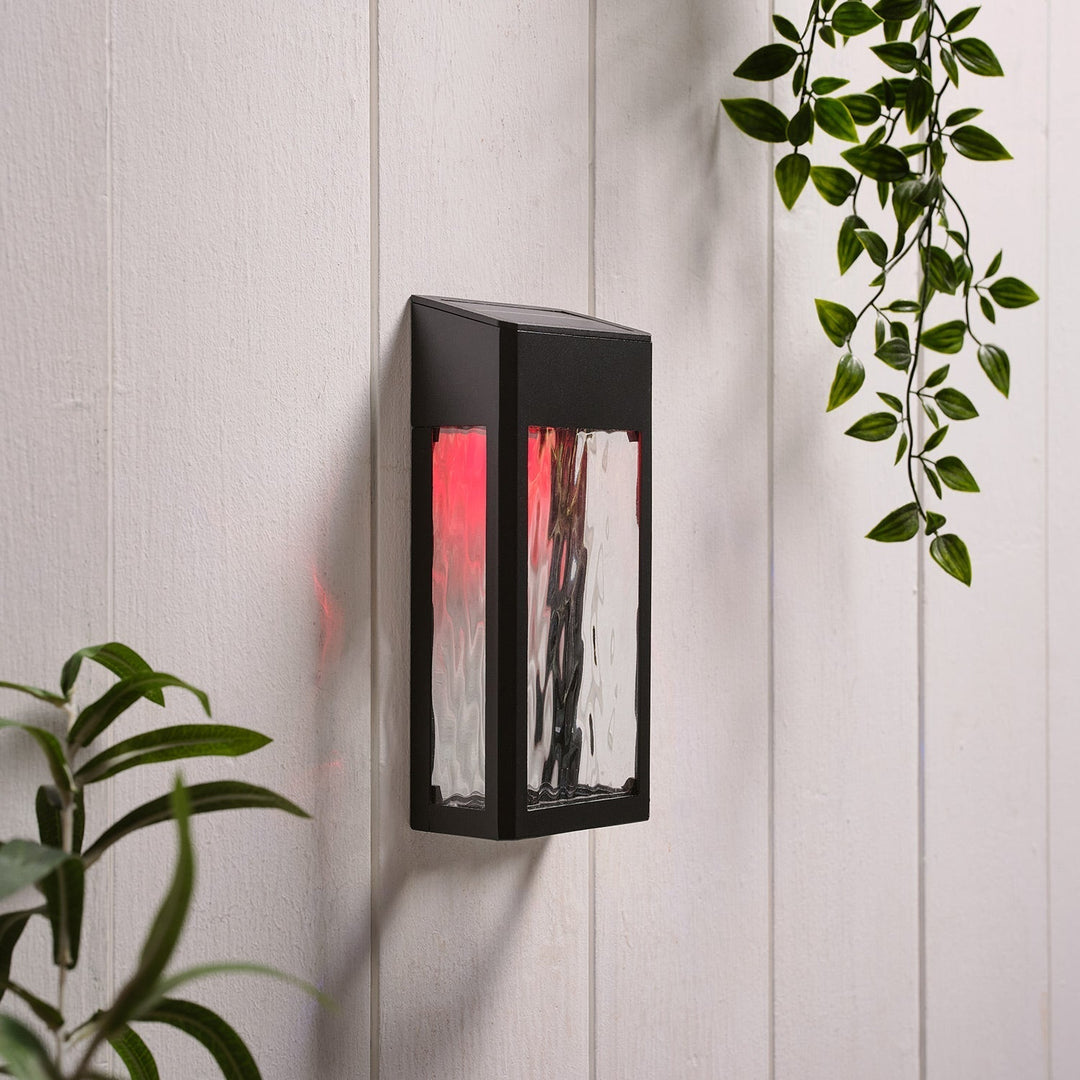 LumiGlow – Stilvolle Solarwandleuchte für deinen Sommergarten