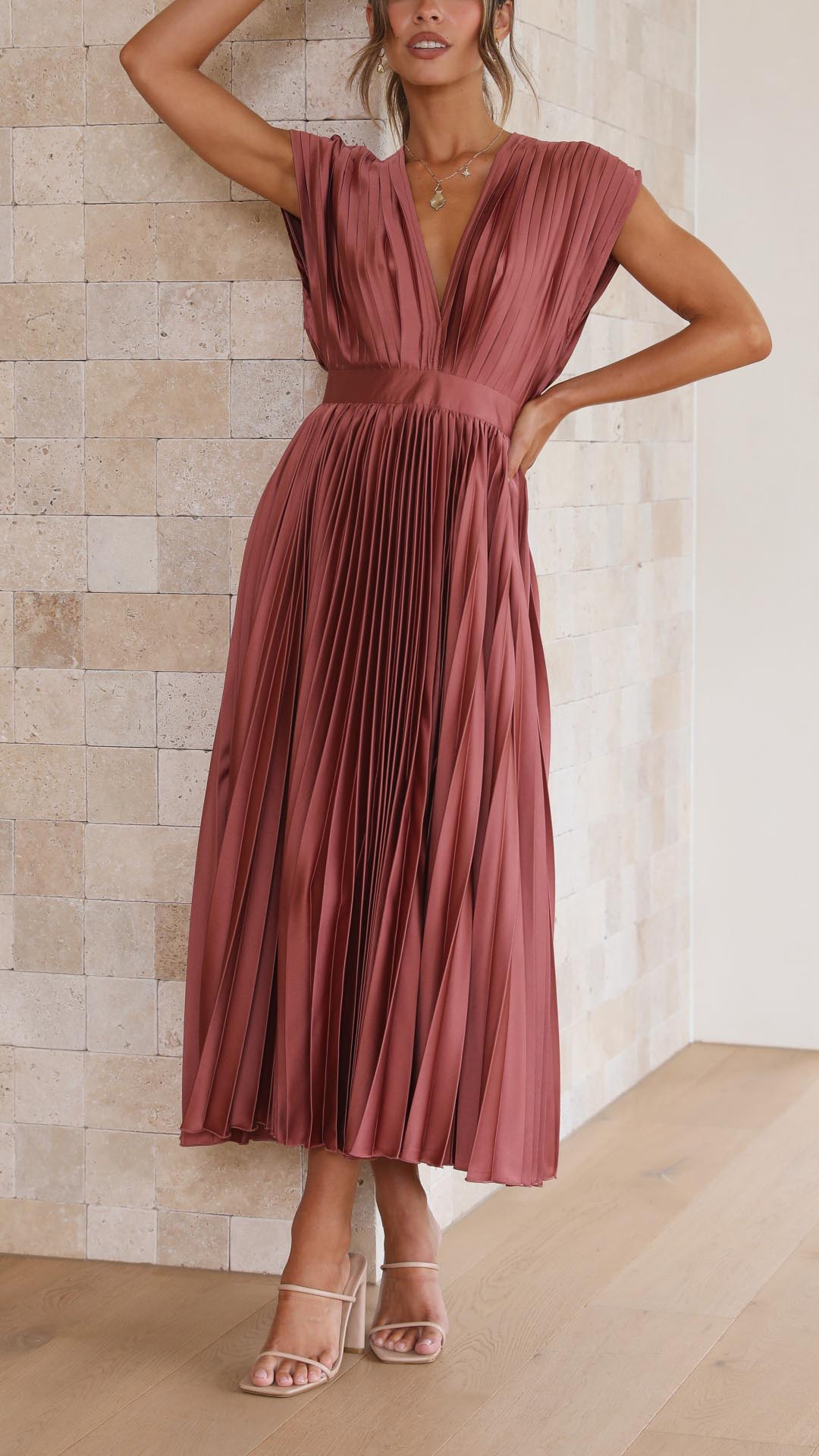 Maria - Elegantes Faltenkleid