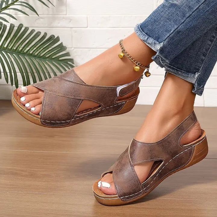 Anneliese – Stilvolle Vintage Keilsandalen