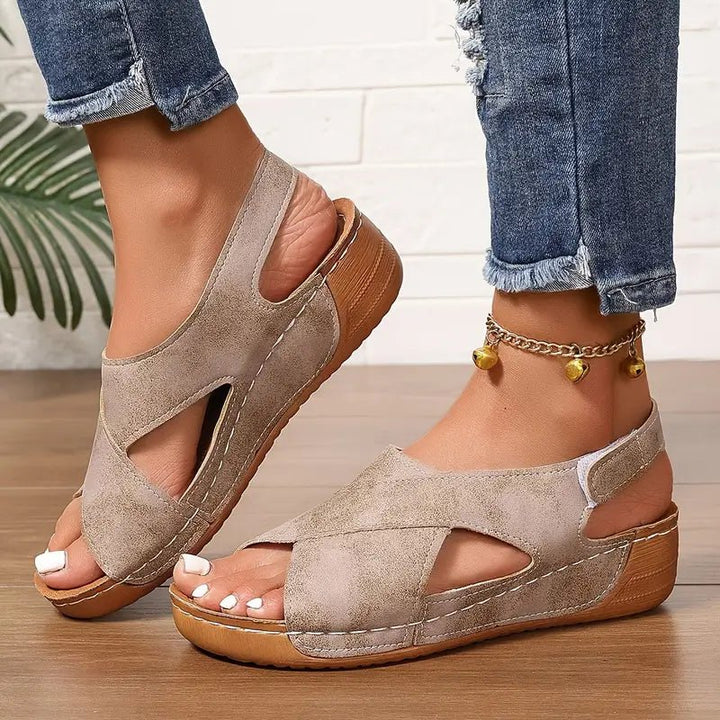 Anneliese – Stilvolle Vintage Keilsandalen
