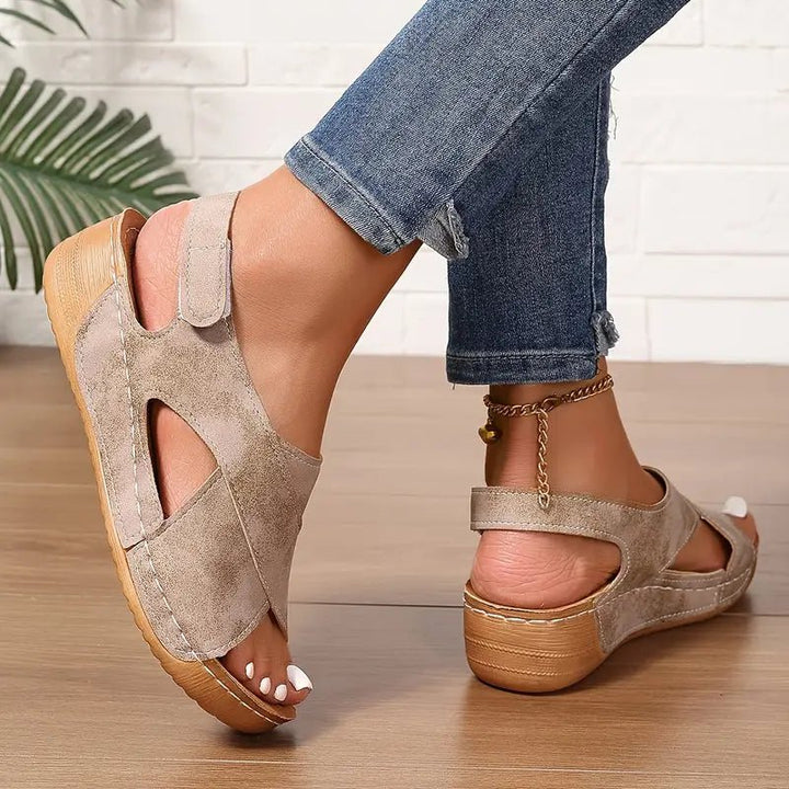 Anneliese – Stilvolle Vintage Keilsandalen