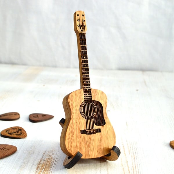 GuitarHolder™ - Gitarrenplektrenhalter +3 Gratis Plektren [Letzter Tag Rabatt]