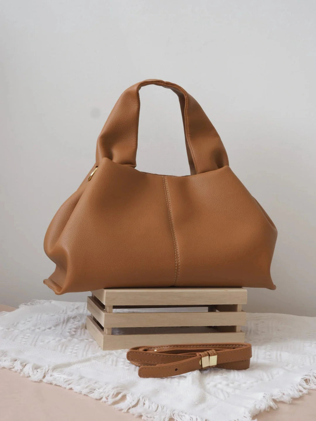 Cloud Pouch Tasche aus Leder | Trendy & vielseitig