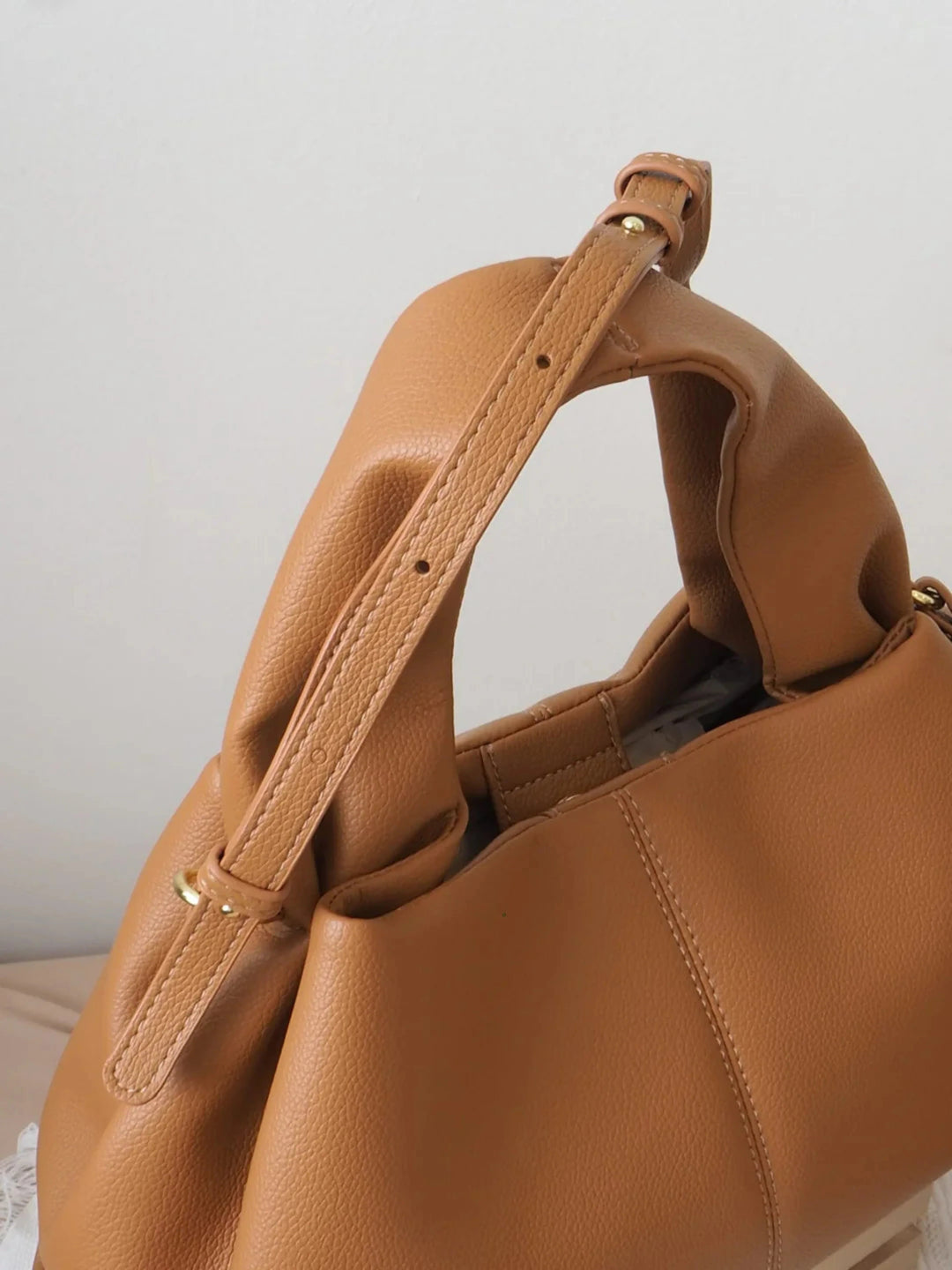 Cloud Pouch Tasche aus Leder | Trendy & vielseitig